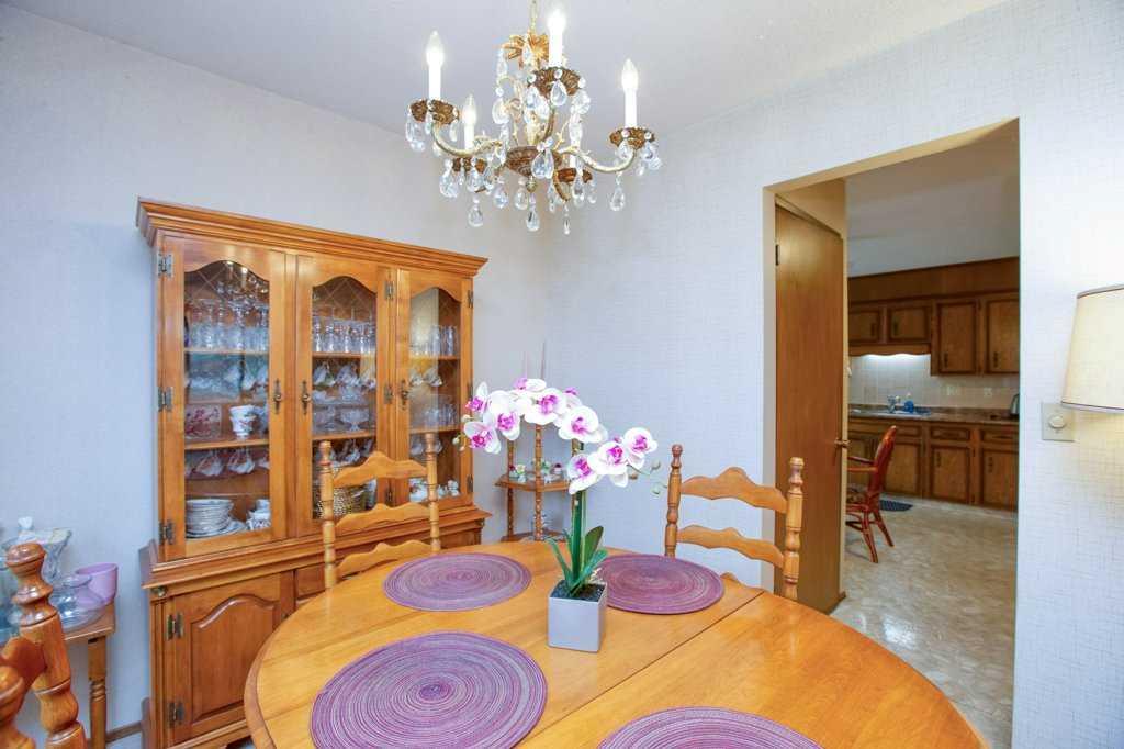 307 Silverthorn Way Northwest, Calgary – Residential Detached Listing Photo 4