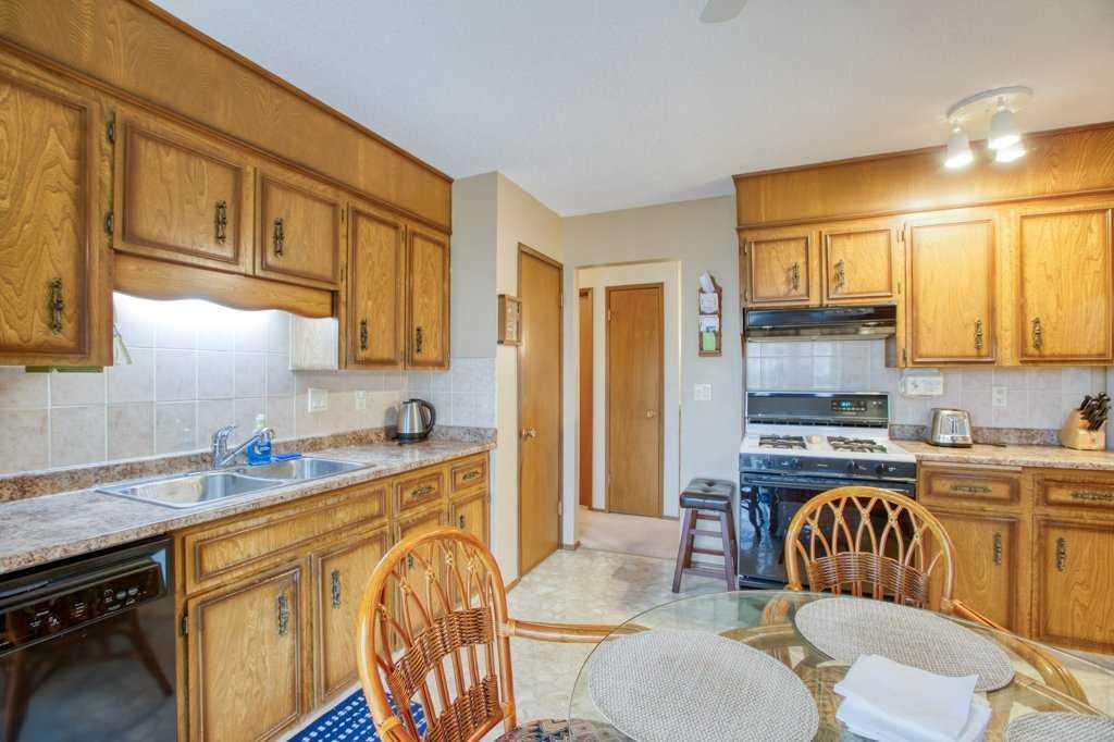 307 Silverthorn Way Northwest, Calgary – Residential Detached Listing Photo 7