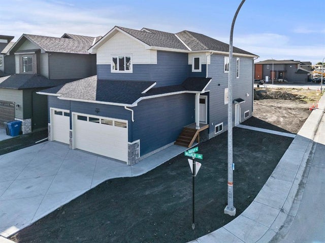 723 Mandalay Link, Carstairs