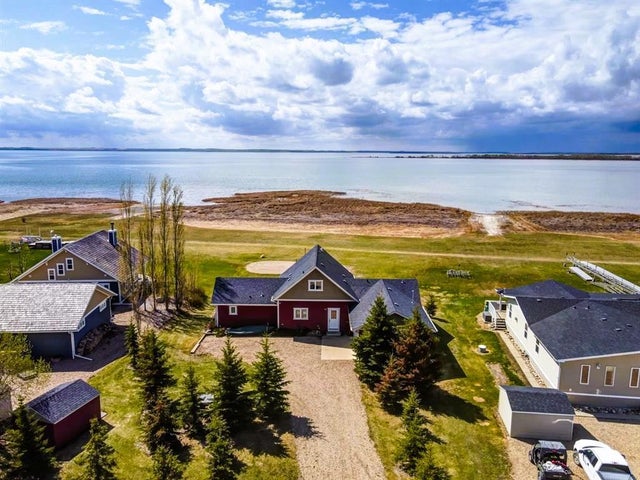 121, 41251 Range Road 210, Rural Camrose County