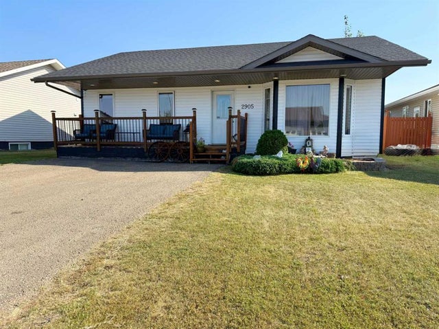 2905 10 Avenue, Wainwright