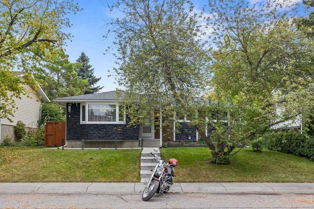 343 Queen Tamara Way Se, Calgary