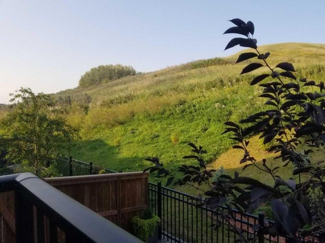 214 Cranbrook Square Se, Calgary