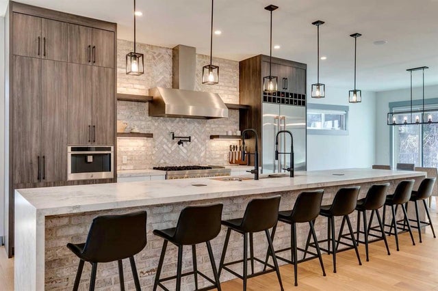 30 Roselawn Crescent Nw, Calgary