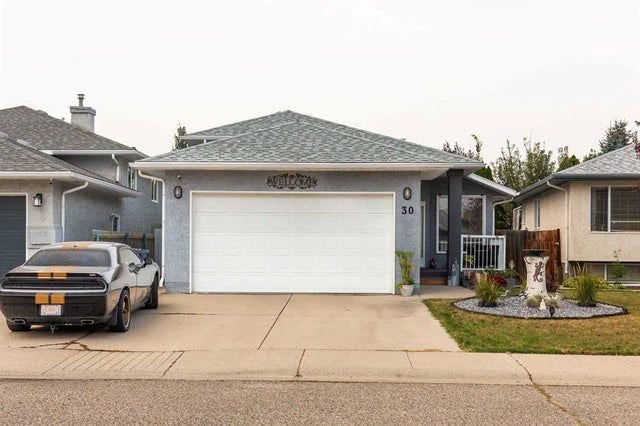 30 Heritage Crescent W, Lethbridge
