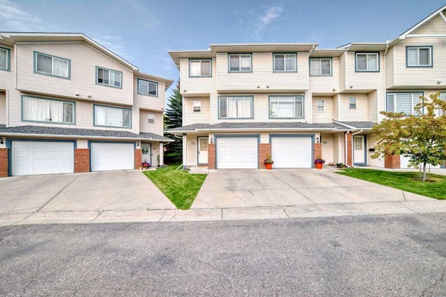 222 Rocky Ridge Court Nw, Calgary
