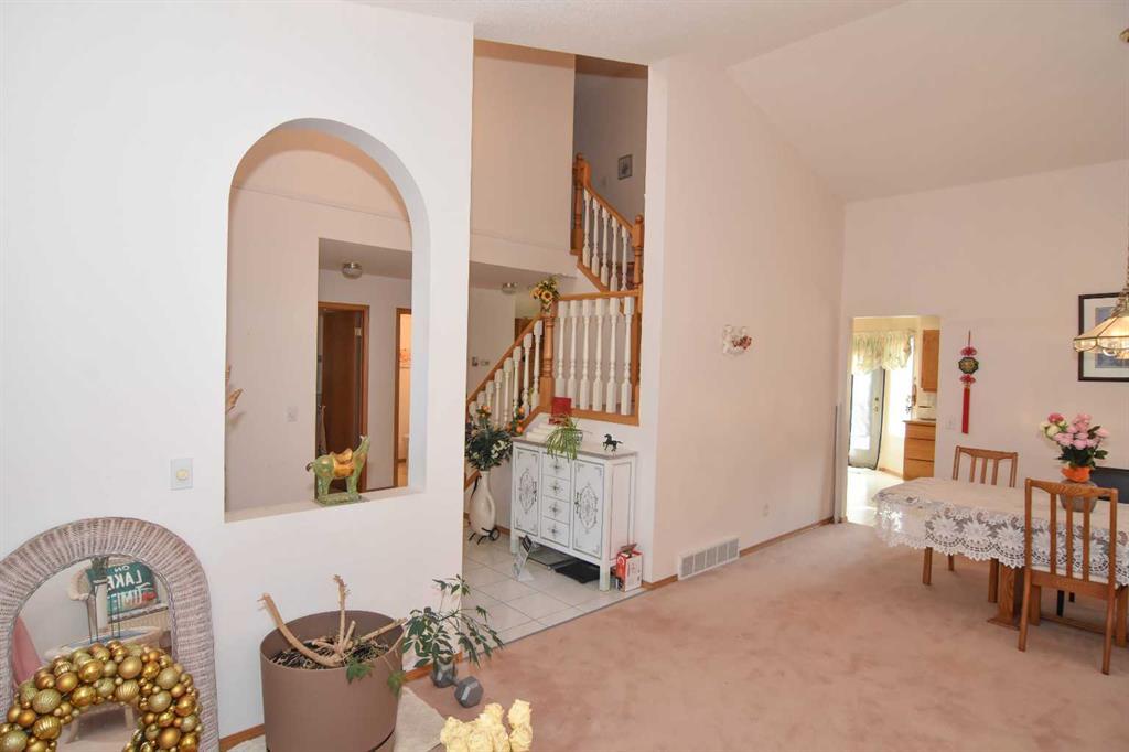 107 Hampshire Close Northwest, Calgary – Residential Detached Listing Photo 9