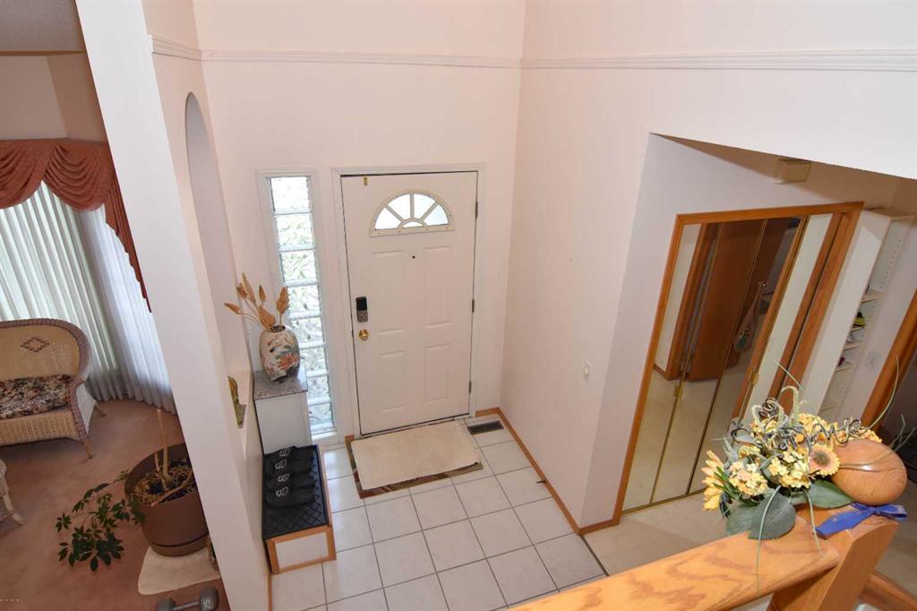 107 Hampshire Close Northwest, Calgary – Residential Detached Listing Photo 4