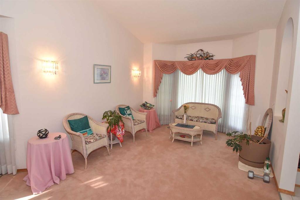 107 Hampshire Close Northwest, Calgary – Residential Detached Listing Photo 6