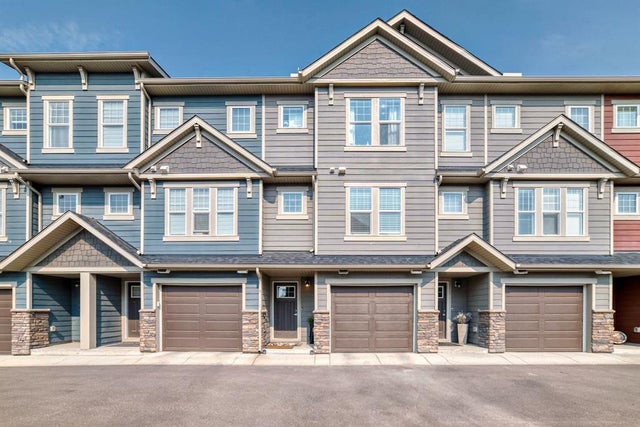 206 Cranbrook Square Se, Calgary
