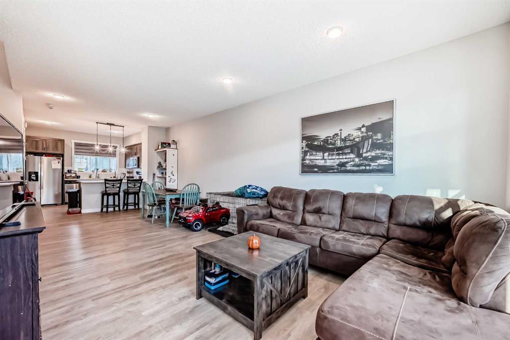 7468 202 Avenue Southeast, Calgary – Residential Semi Detached Listing Photo 5