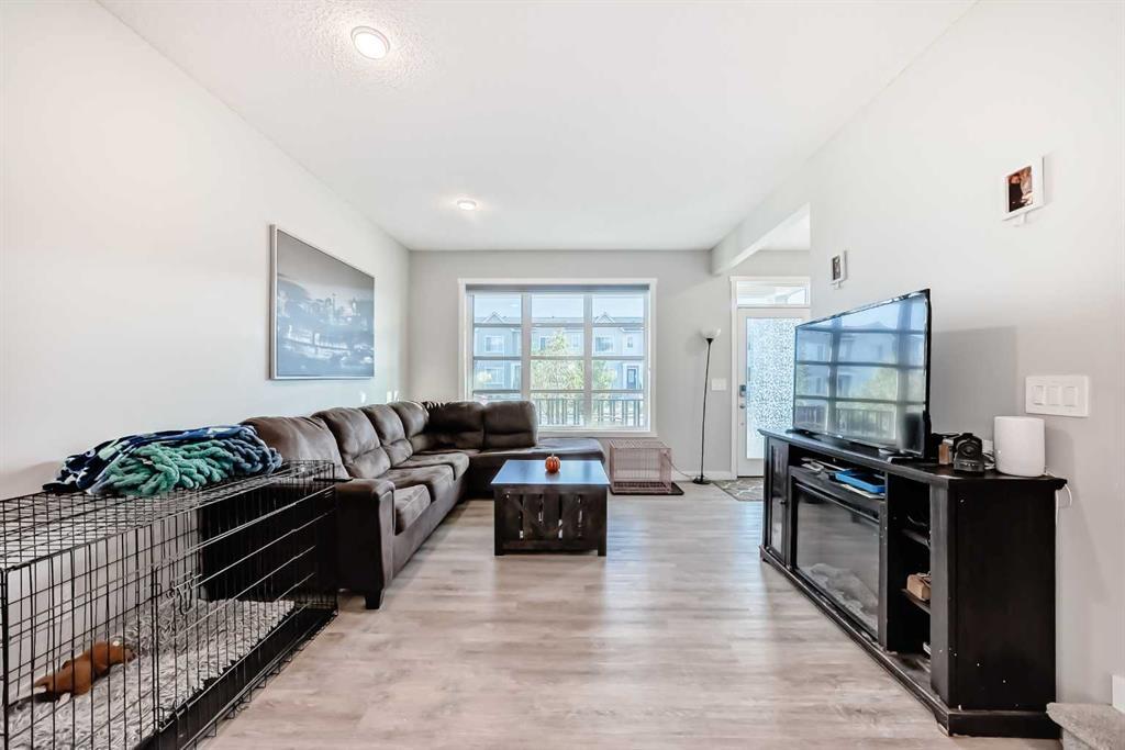 7468 202 Avenue Southeast, Calgary – Residential Semi Detached Listing Photo 6