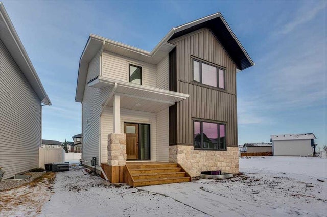 36 Memorial Parkway, Rural Red Deer County
