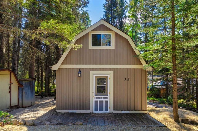 32, 5227 Township Road 320, Rural Mountain View County