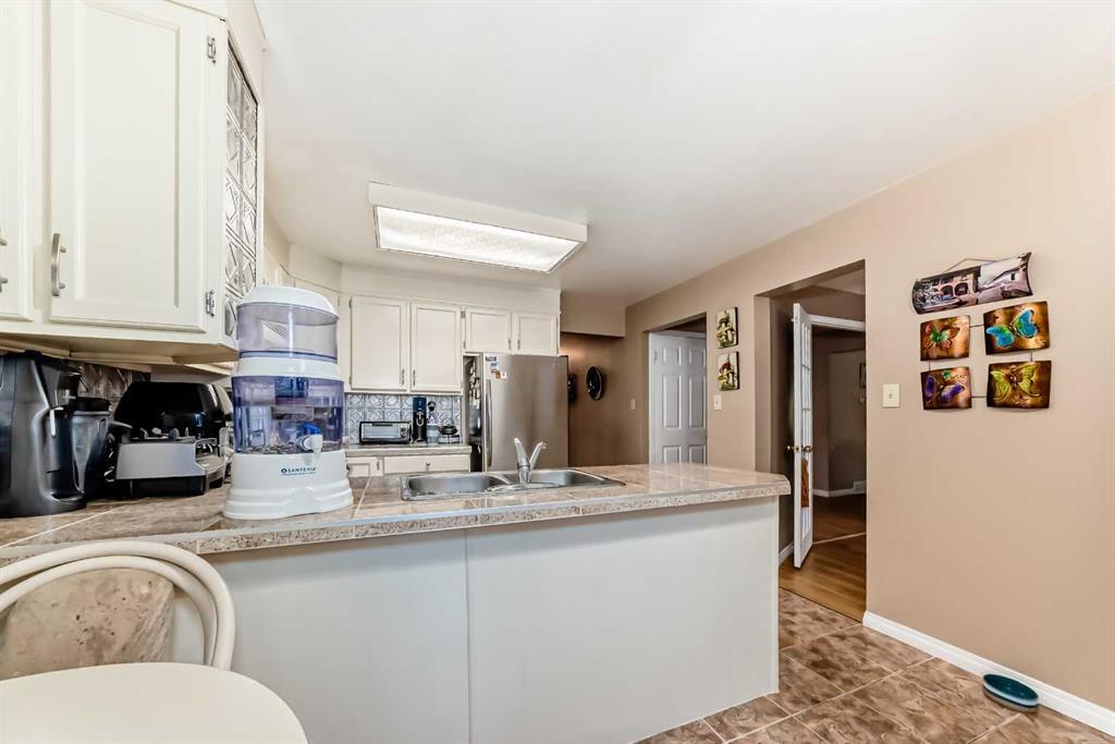 983 Woodbine Boulevard Southwest, Calgary – Residential Detached Listing Photo 9