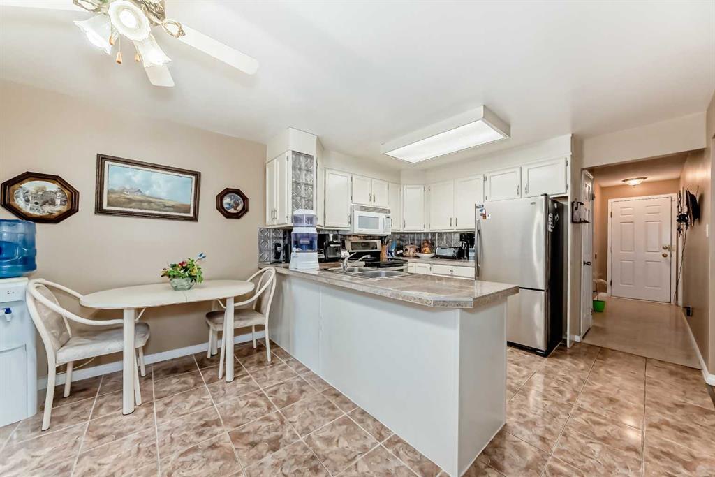 983 Woodbine Boulevard Southwest, Calgary – Residential Detached Listing Photo 6