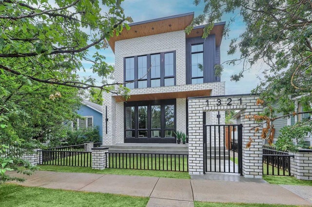 1321 10 Avenue Se, Calgary