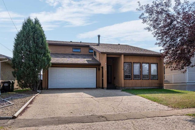 6521 49 Avenue, Camrose