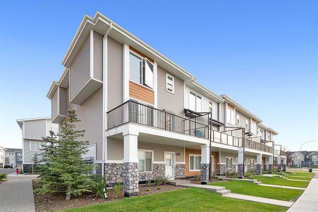633 Savanna Boulevard Ne, Calgary
