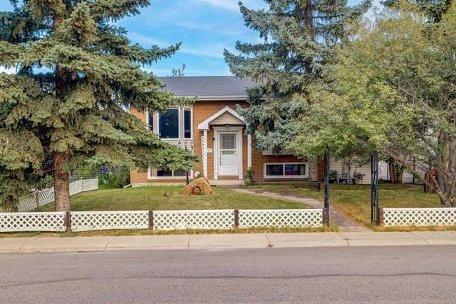 1812 Meadowbrook Drive Se, Airdrie