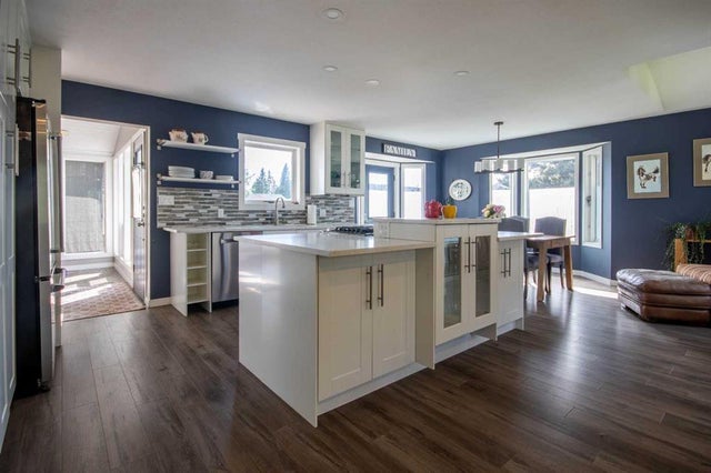 550 4 Avenue W, Sundre