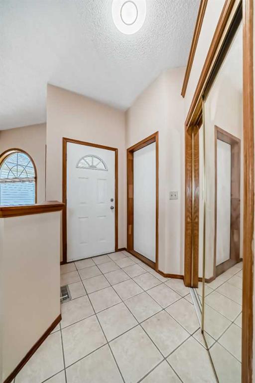 247 Shawinigan Drive Sw Calgary Alberta T2Y2Y4 Shawnessy Home For Sale