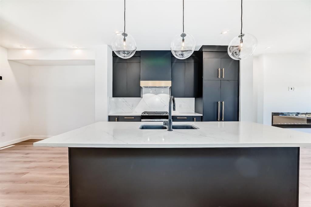 512, 8155 8 Avenue Southwest, Calgary – Residential Row/Townhouse Listing Photo 4