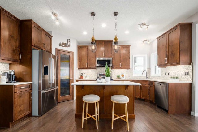 133 Cougar Ridge Close Sw, Calgary