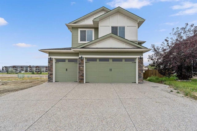 17 Lakes Estates Circle, Strathmore