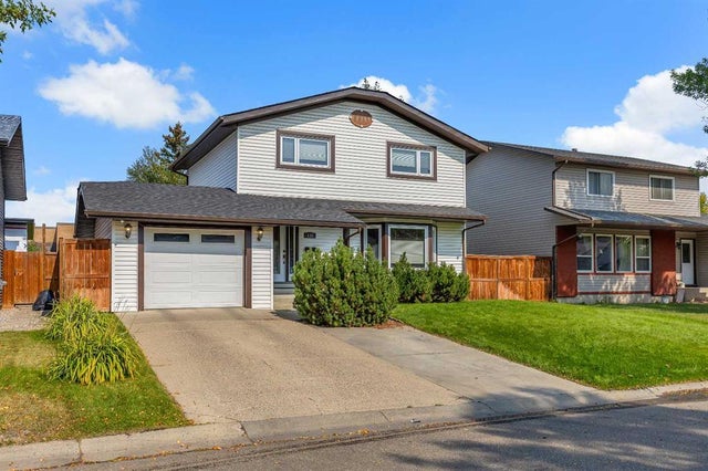 136 Castleglen Way Ne, Calgary