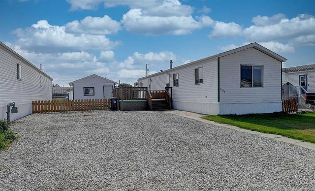 9709 108 Avenue, Clairmont