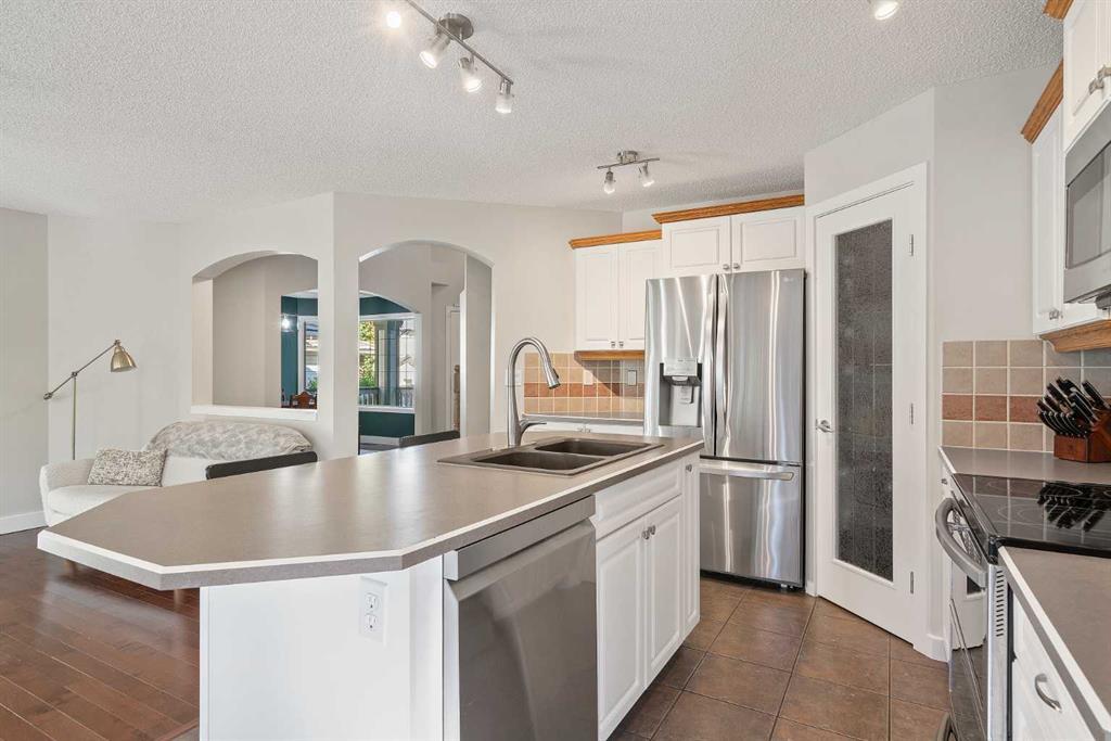 45 Mt Douglas Close Southeast, Calgary – Residential Detached Listing Photo 9