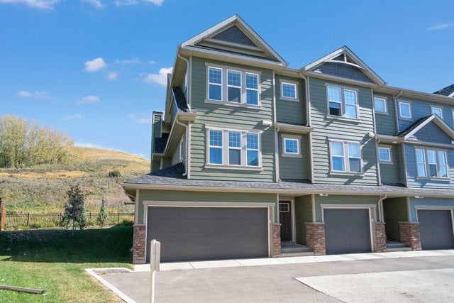 284 Cranbrook Square Se, Calgary