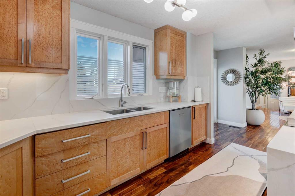 38 Lissington Drive Southwest, Calgary – Residential Detached Listing Photo 12