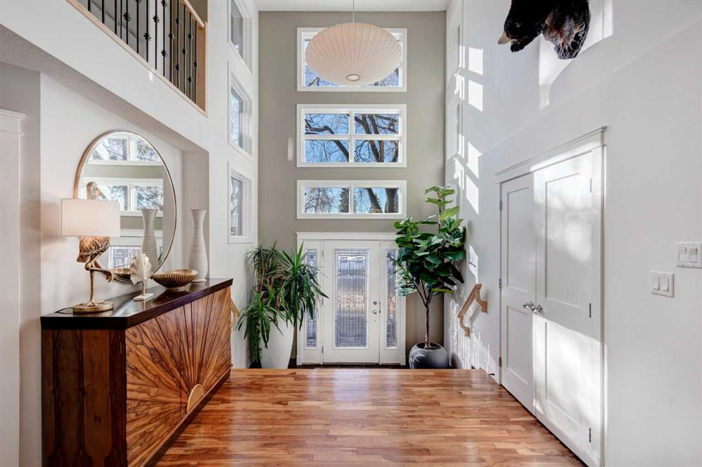 38 Lissington Drive Southwest, Calgary – Residential Detached Listing Photo 2