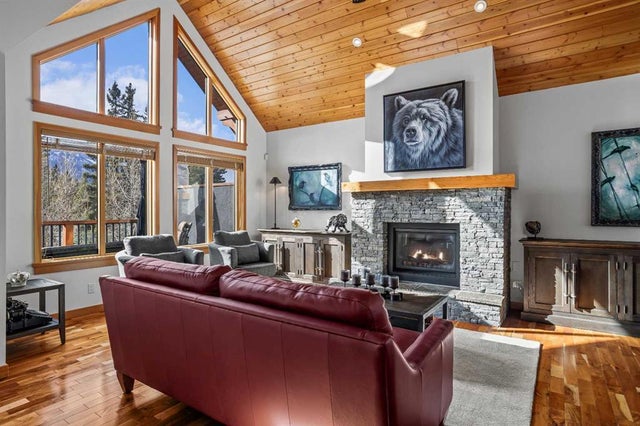 7 Creekside Mews, Canmore