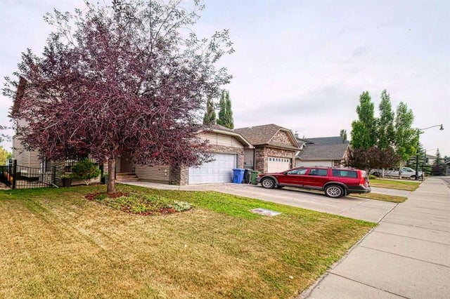 66 Crystal Green Drive, Okotoks