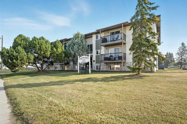 205, 25 Robinson Avenue, Penhold