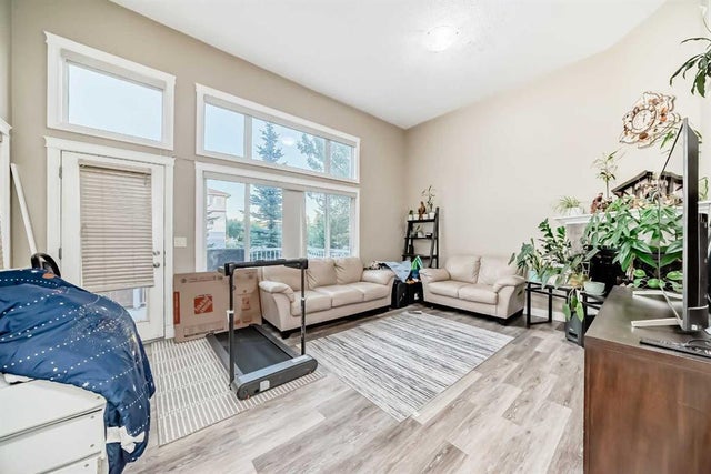14 Dover Mews Se, Calgary