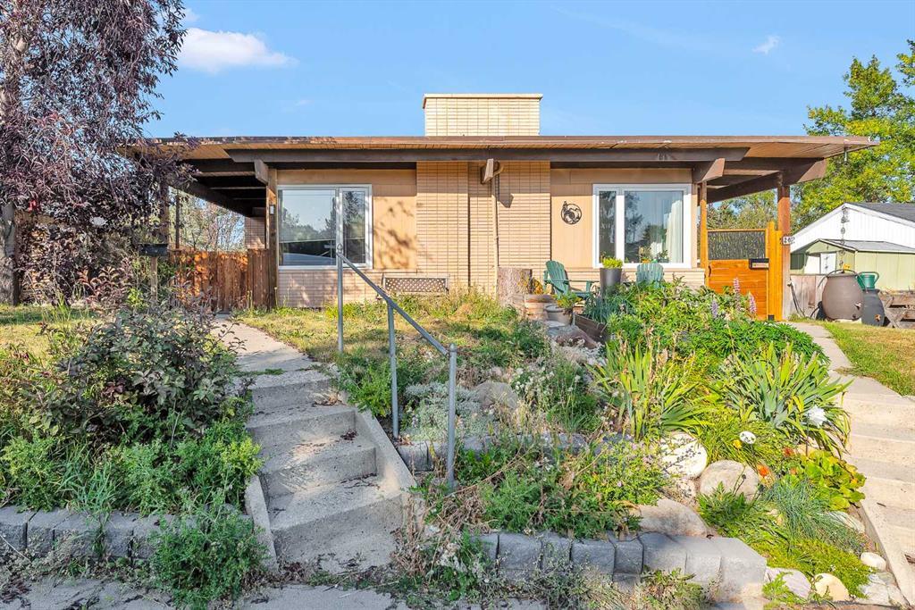 28 Hilton Avenue Northwest, Calgary – Residential Semi Detached Listing Photo 2