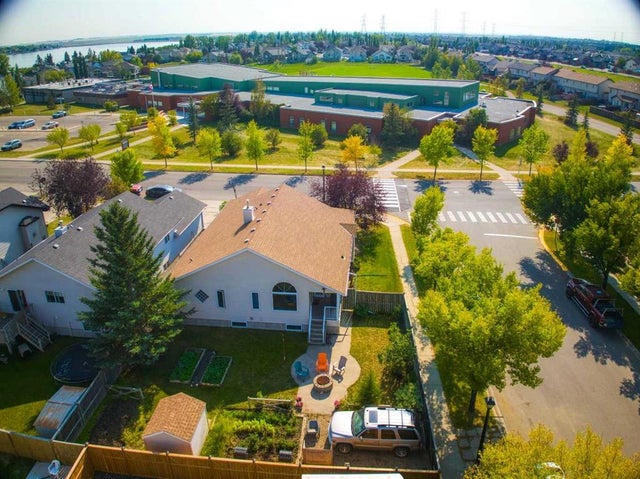161 West Lakeview Drive, Chestermere
