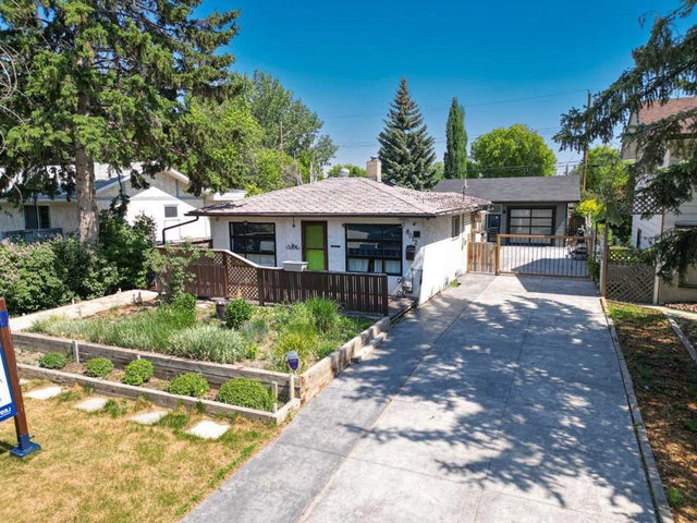 8012 33 Avenue Nw, Calgary