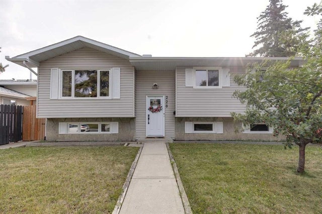 228 Penbrooke Way Se, Calgary