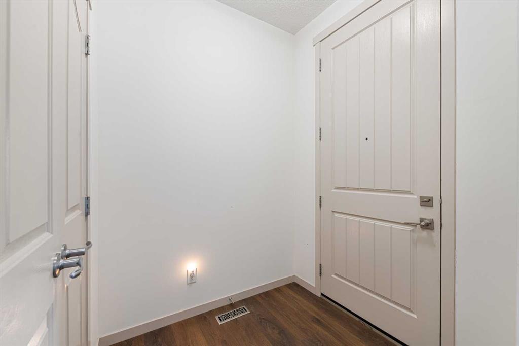 107 Masters Heights Southeast, Calgary – Residential Detached Listing Photo 4