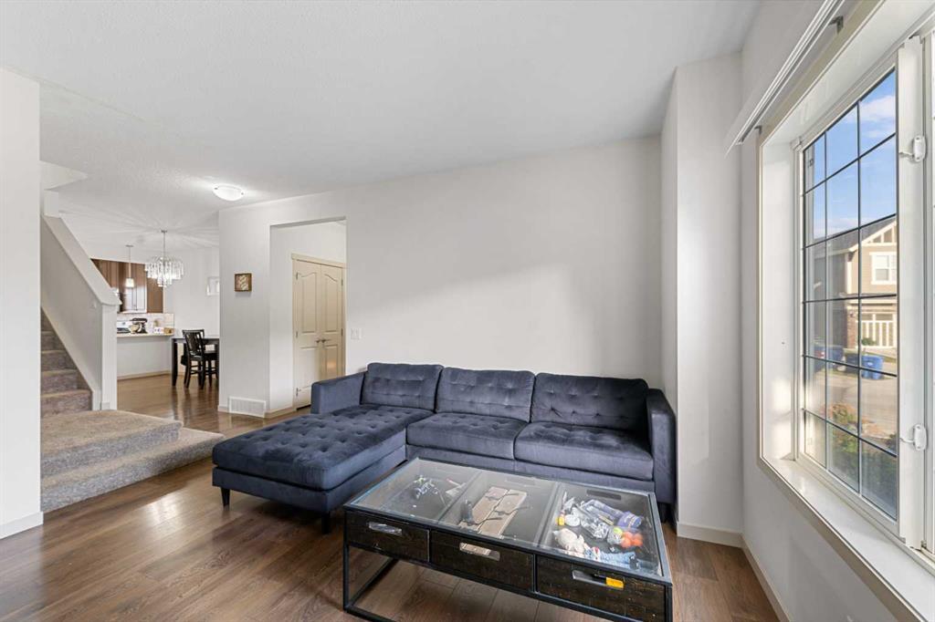 107 Masters Heights Southeast, Calgary – Residential Detached Listing Photo 7