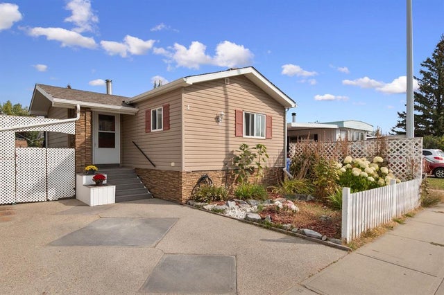 4 Birch Close, Olds