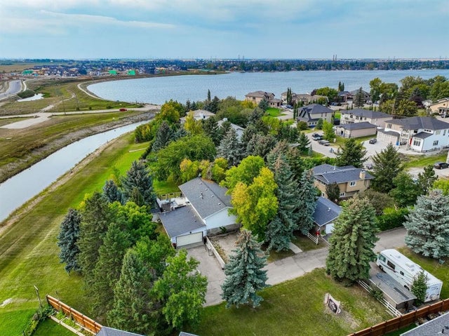 1153 East Lakeview Road, Chestermere