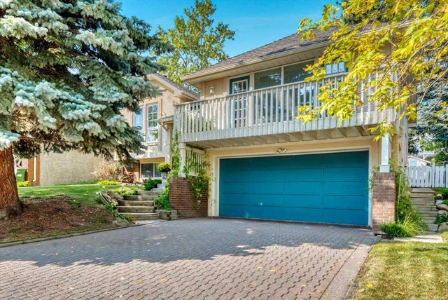 488 Strathcona Drive Sw, Calgary