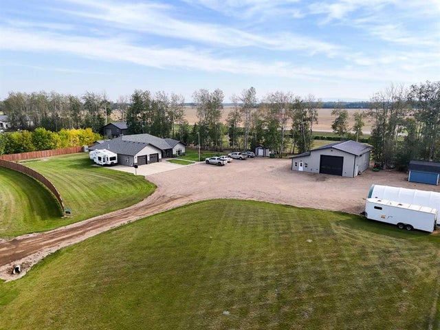 114 Greenwood Bend, La Crete