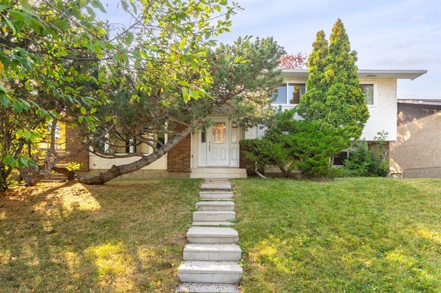 207 Whiteview Bay Ne, Calgary